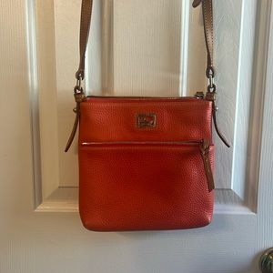 Dooney & Bourke leather crossbody bag-orange w adjustable brown leather straps🔥